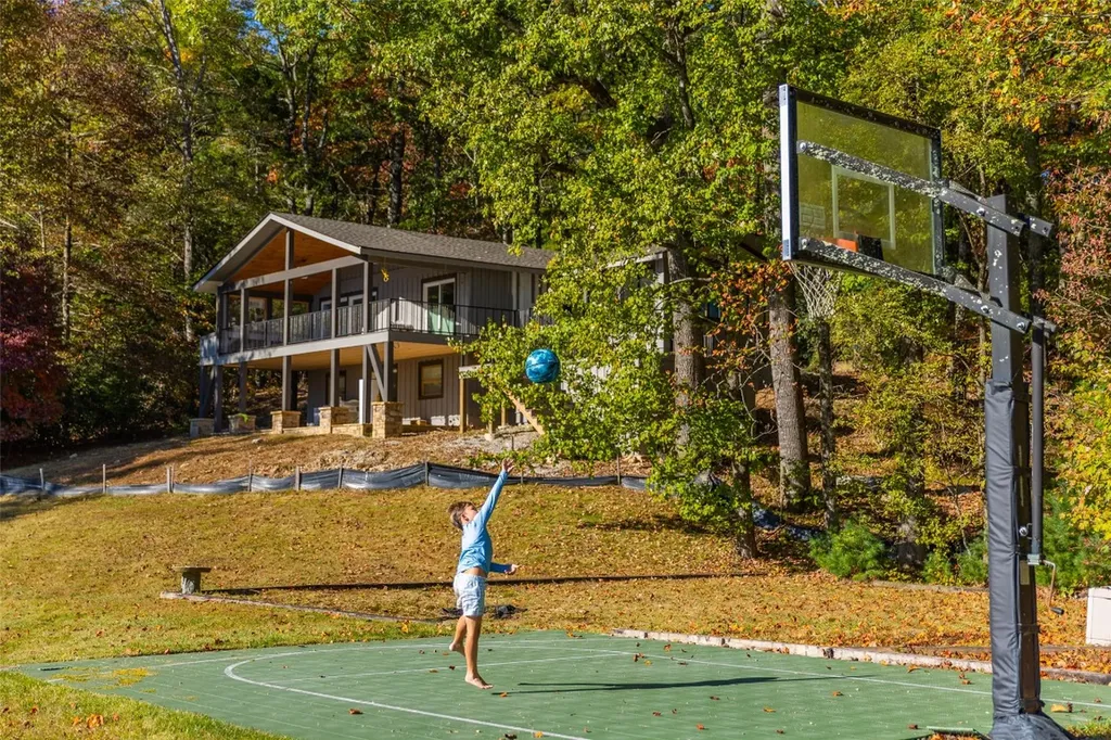 905 Cold Mountain Road Lake Toxaway NC 28747