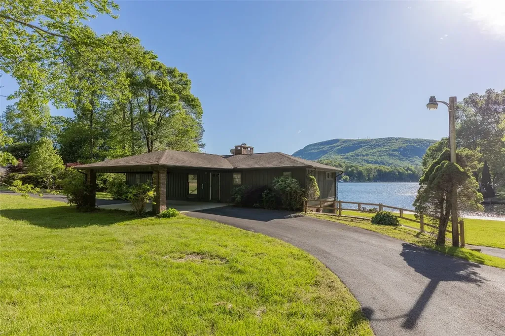 905 Cold Mountain Road Lake Toxaway NC 28747