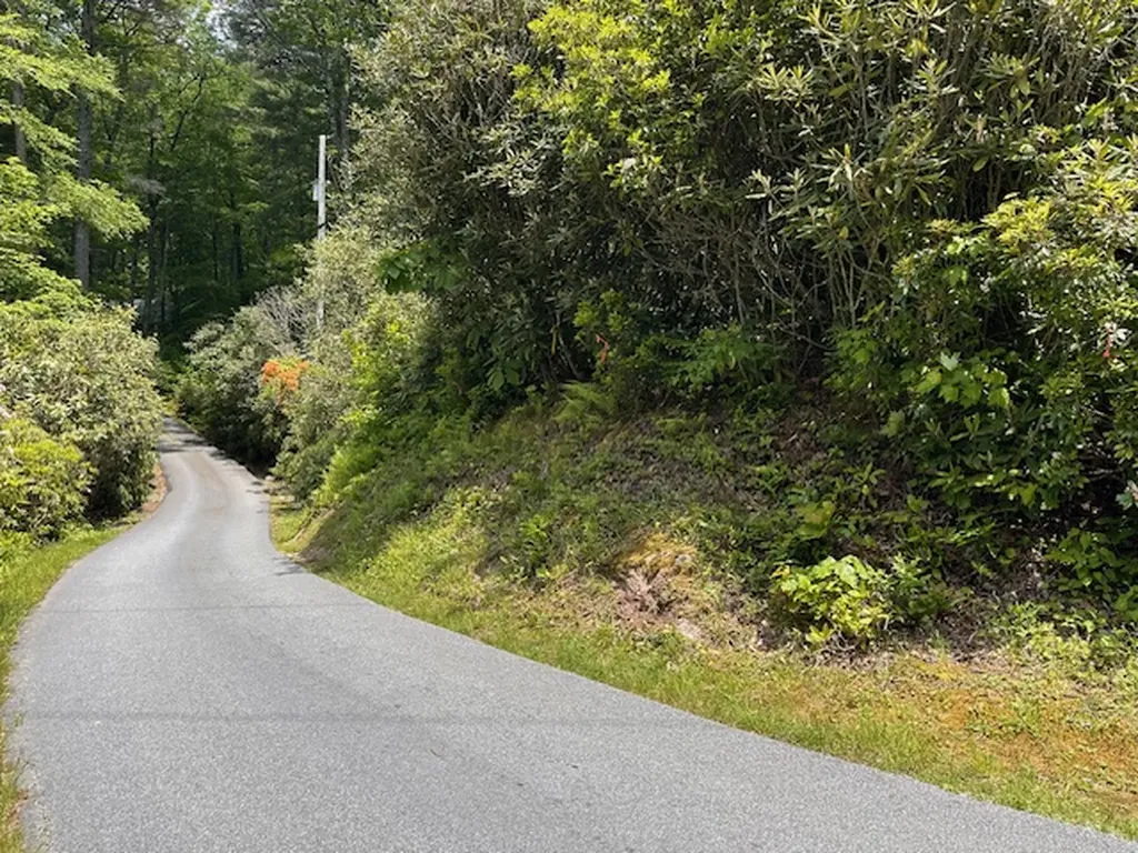 7 Dominion Road Glenville NC 28736