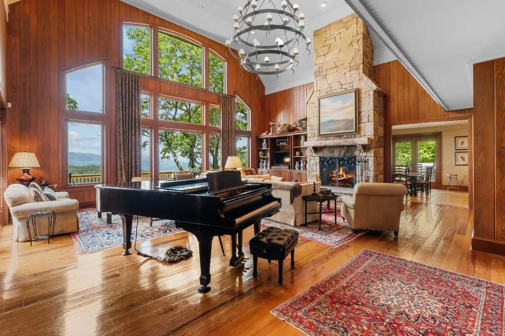 700 Silly Ridge Scaly Mountain NC 28775