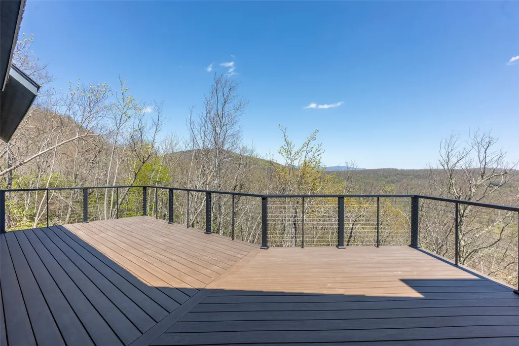 341 Mills Creek Point Lake Toxaway NC 28747