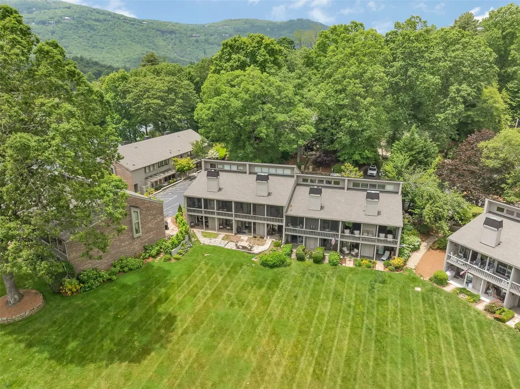 55 Toxaway Shores Lake Toxaway NC 28747