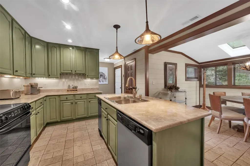 55 Toxaway Shores Lake Toxaway NC 28747