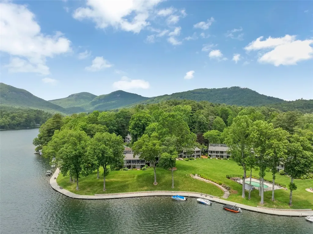 55 Toxaway Shores Lake Toxaway NC 28747