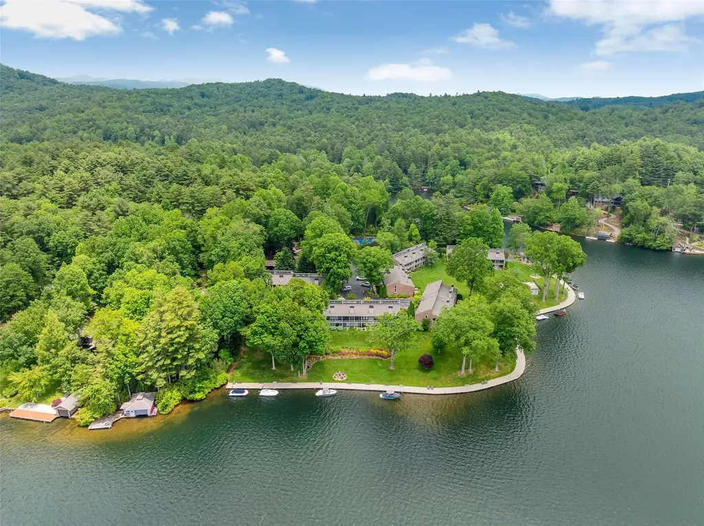 55 Toxaway Shores Lake Toxaway NC 28747