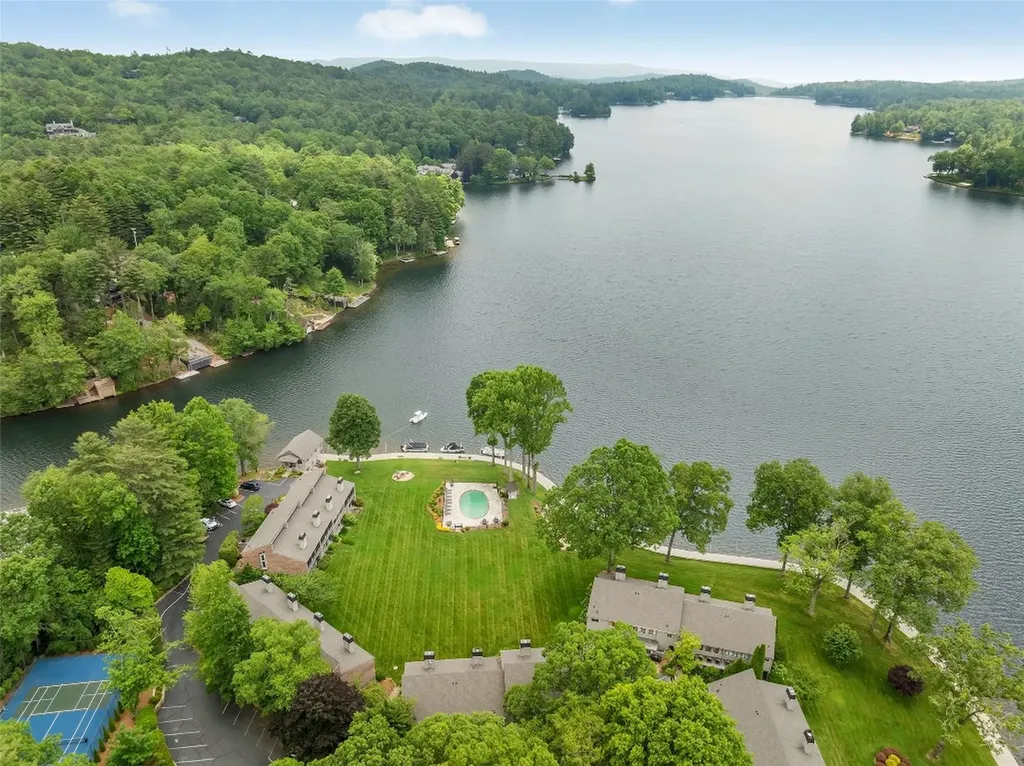 55 Toxaway Shores Lake Toxaway NC 28747