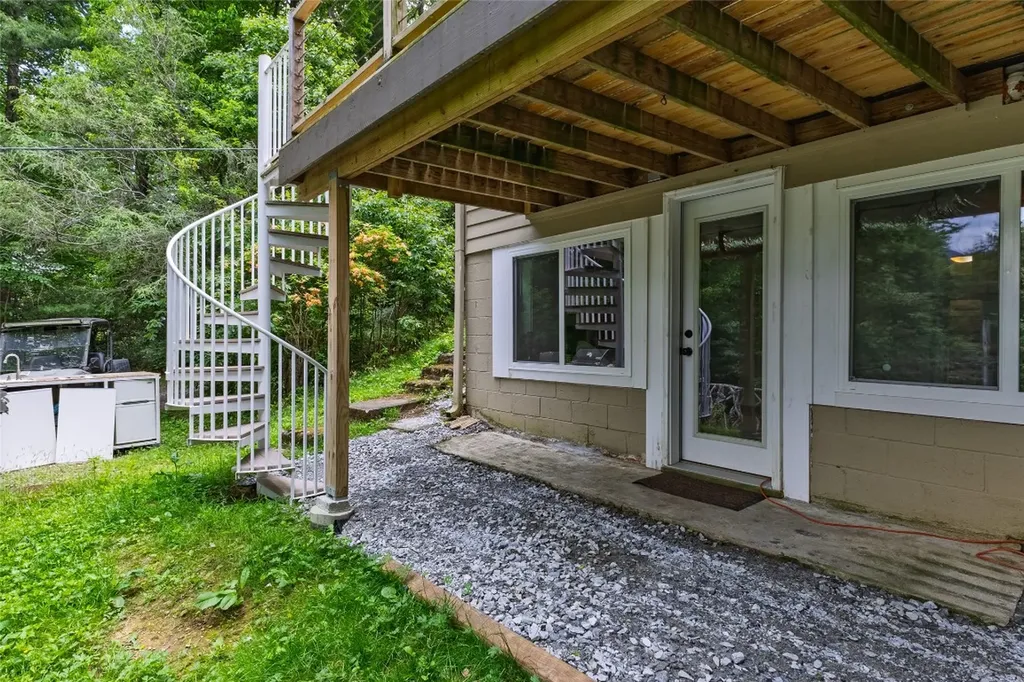 143 Old Transylvania Turnpike Sapphire NC 28774