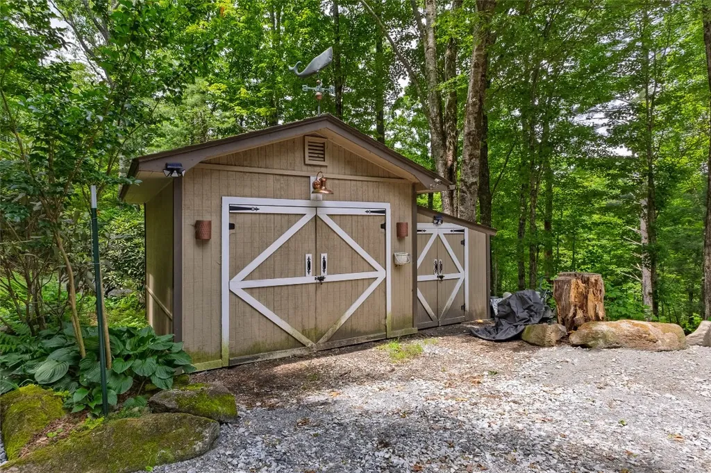 143 Old Transylvania Turnpike Sapphire NC 28774