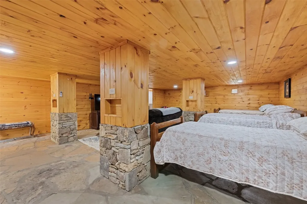 229 Yellow Bird Branch Road Sylva NC 28779