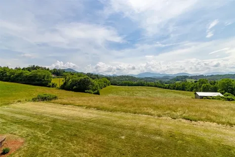 3809 Bryson City Road Franklin NC 28734