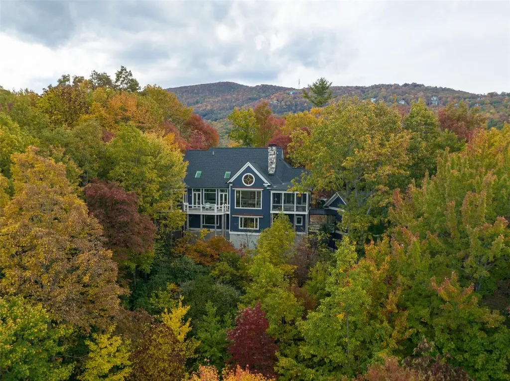 251 Toxaway Court Lake Toxaway NC 28747