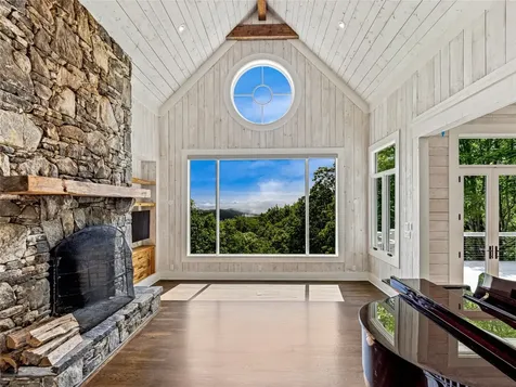 251 Toxaway Court Lake Toxaway NC 28747