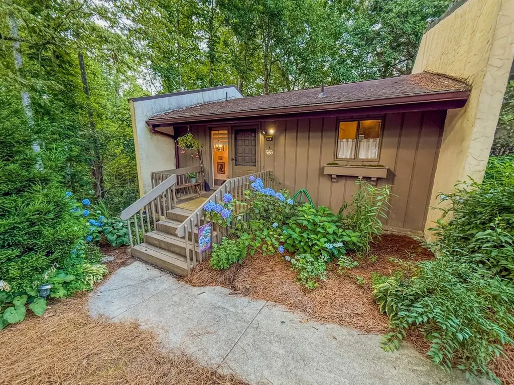 37 Dogwood Knob Sapphire NC 28774