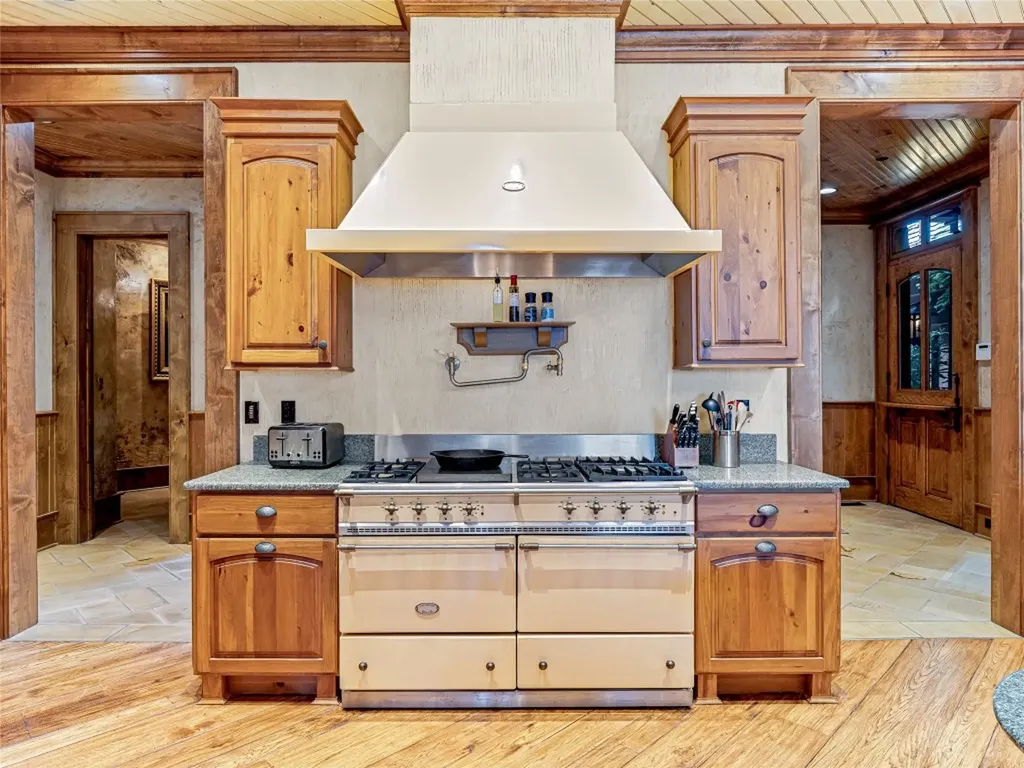 41 Chimney Point Lake Toxaway NC 28747