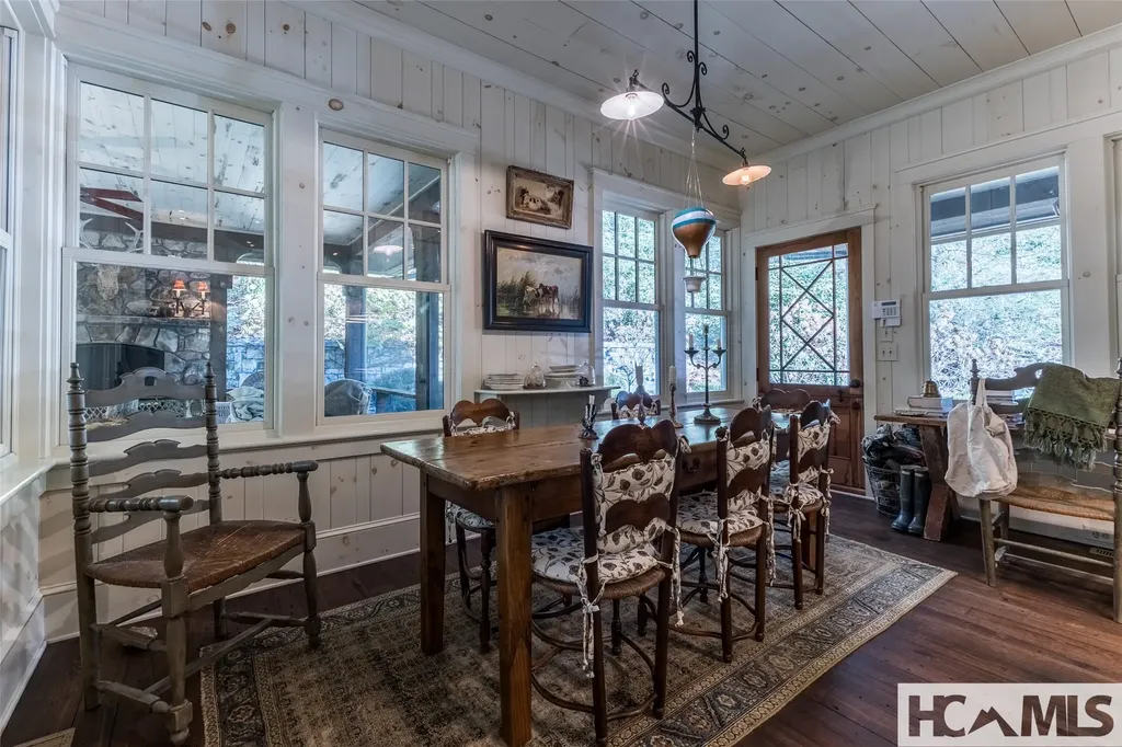 55 Oconee Belle Trail Glenville NC 28736