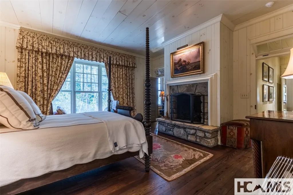 55 Oconee Belle Trail Glenville NC 28736