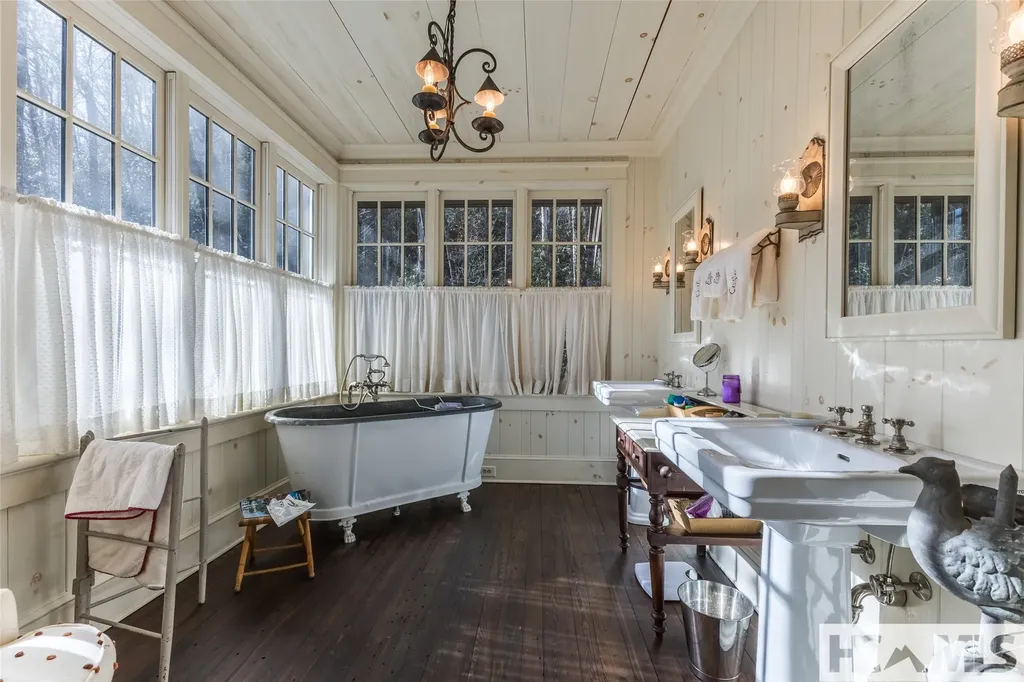 55 Oconee Belle Trail Glenville NC 28736