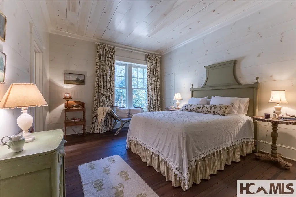 55 Oconee Belle Trail Glenville NC 28736