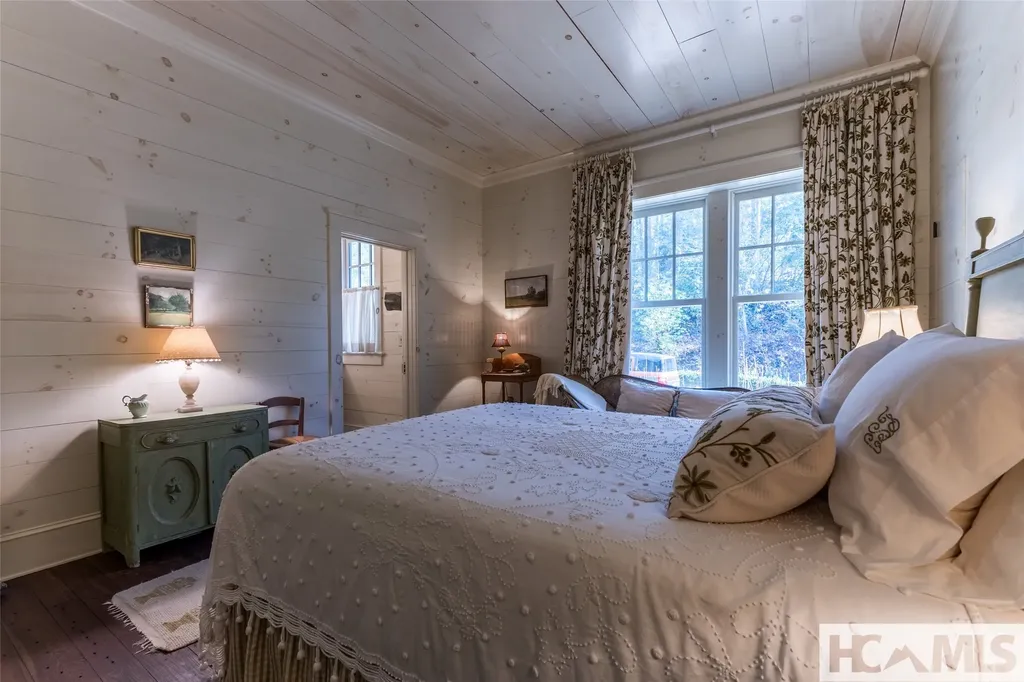 55 Oconee Belle Trail Glenville NC 28736