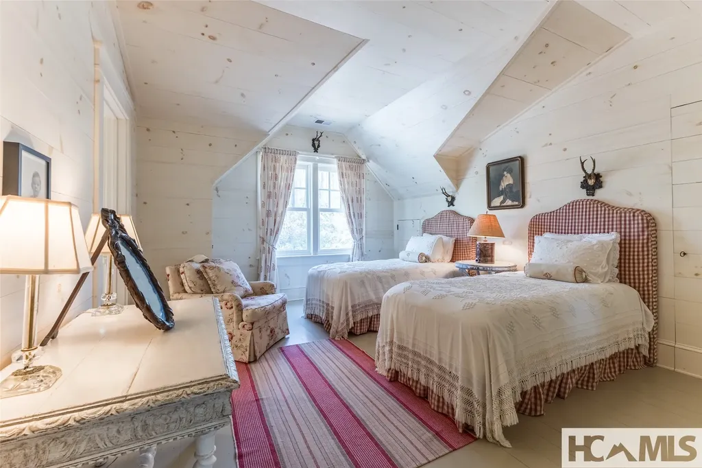 55 Oconee Belle Trail Glenville NC 28736