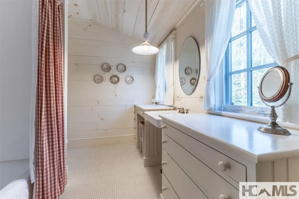 55 Oconee Belle Trail Glenville NC 28736