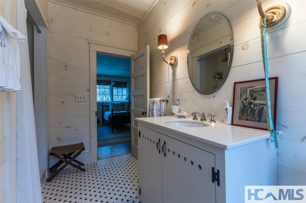 55 Oconee Belle Trail Glenville NC 28736