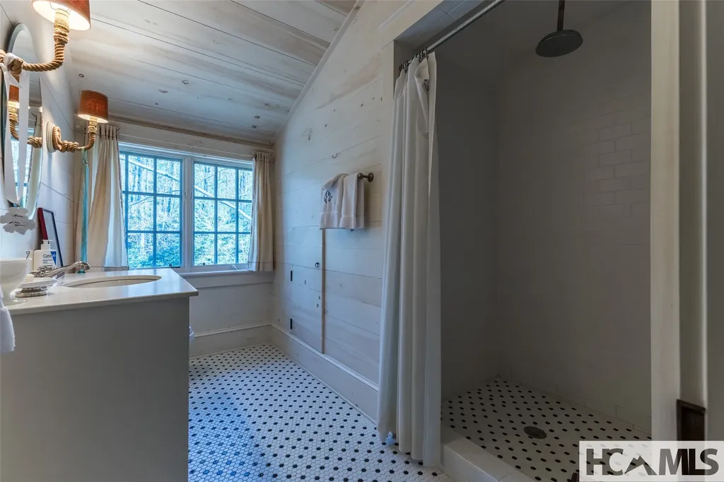 55 Oconee Belle Trail Glenville NC 28736