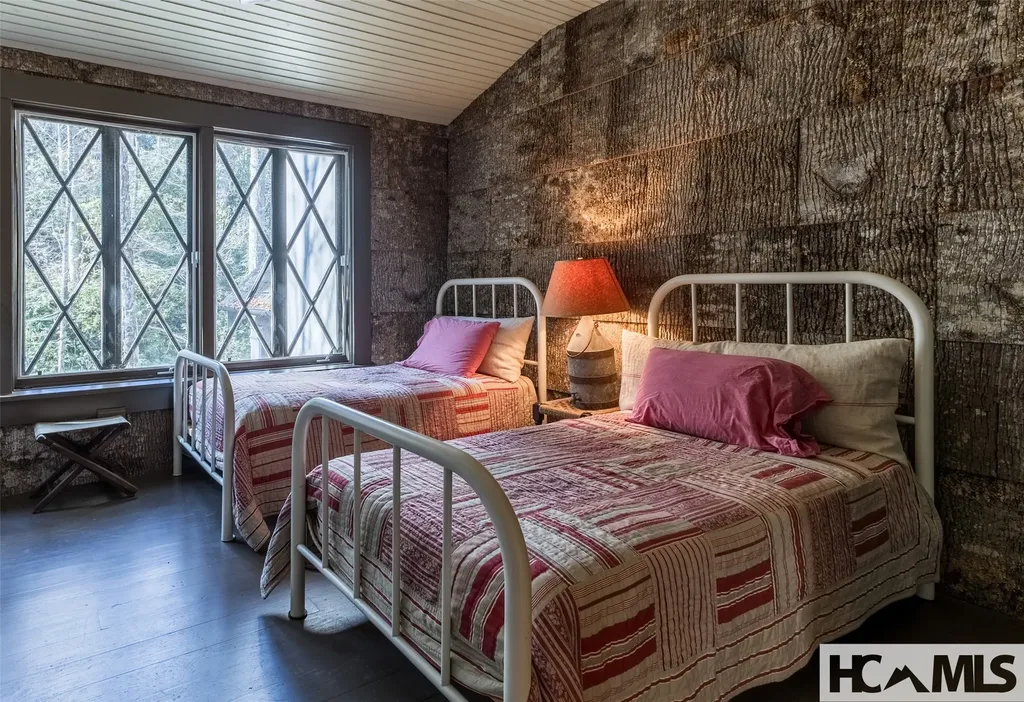 55 Oconee Belle Trail Glenville NC 28736