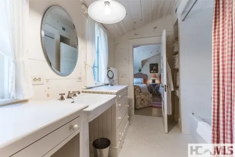 55 Oconee Belle Trail Glenville NC 28736