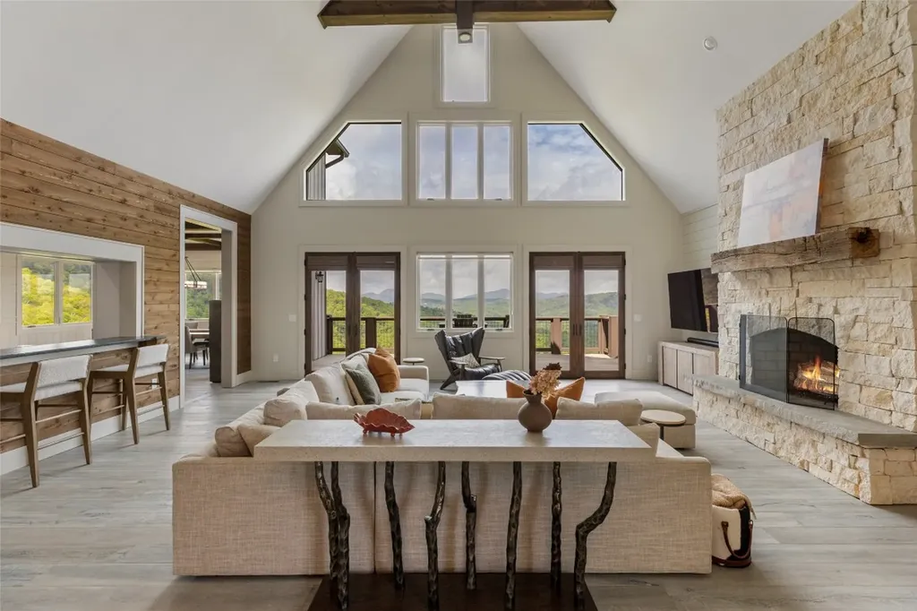 494 E Ridge Road Cashiers NC 28717