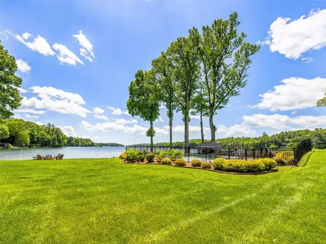 24 E Toxaway Shores Lake Toxaway NC 28747