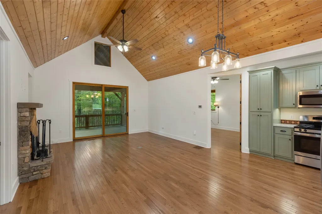 359 Outpost Trail Glenville NC 28736