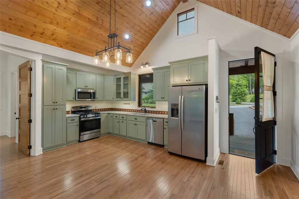 359 Outpost Trail Glenville NC 28736