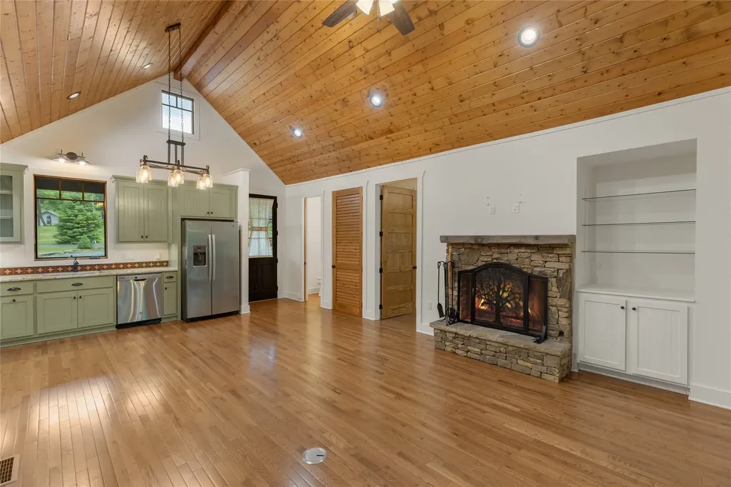 359 Outpost Trail Glenville NC 28736