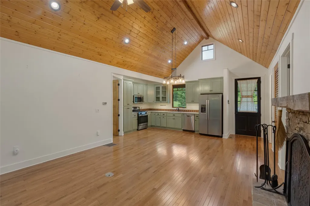 359 Outpost Trail Glenville NC 28736
