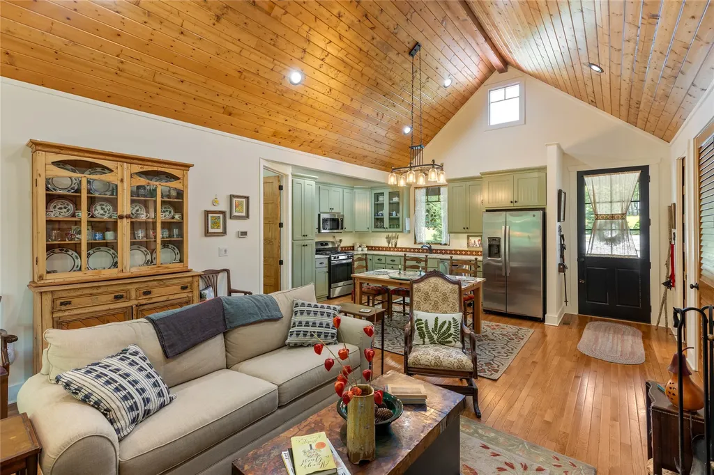 359 Outpost Trail Glenville NC 28736