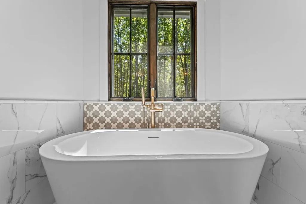 906 New Settlers Way Glenville NC 28736