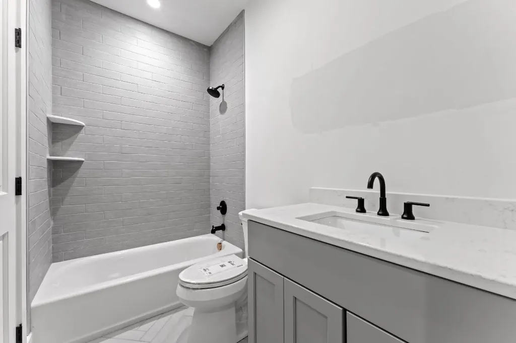 906 New Settlers Way Glenville NC 28736