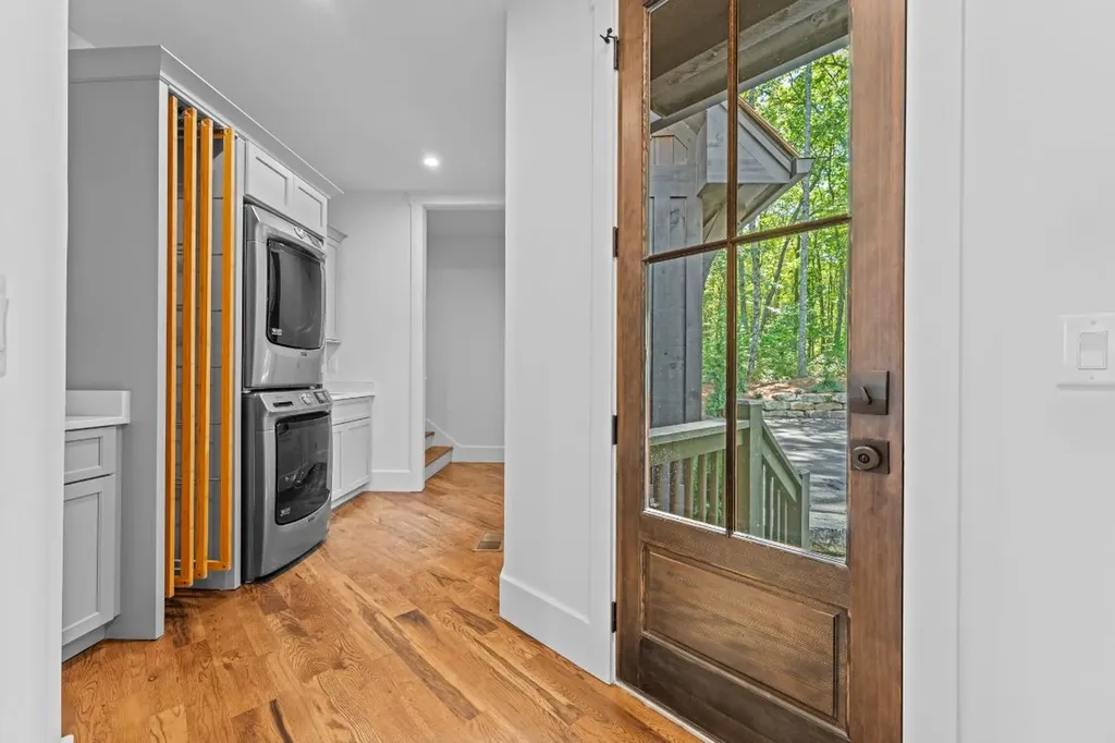 906 New Settlers Way Glenville NC 28736