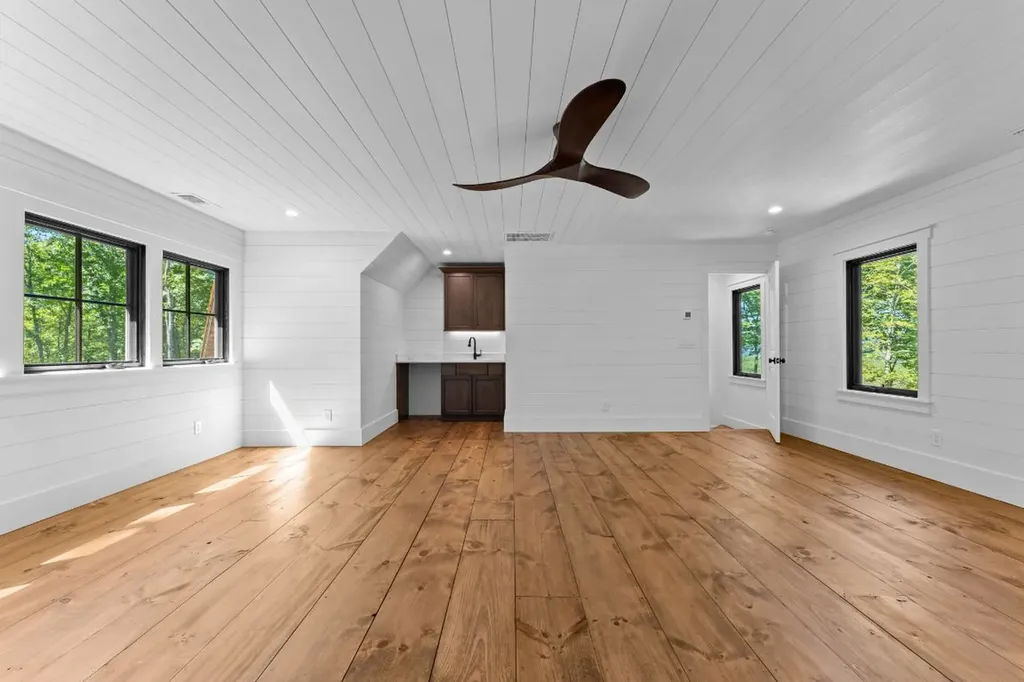 906 New Settlers Way Glenville NC 28736