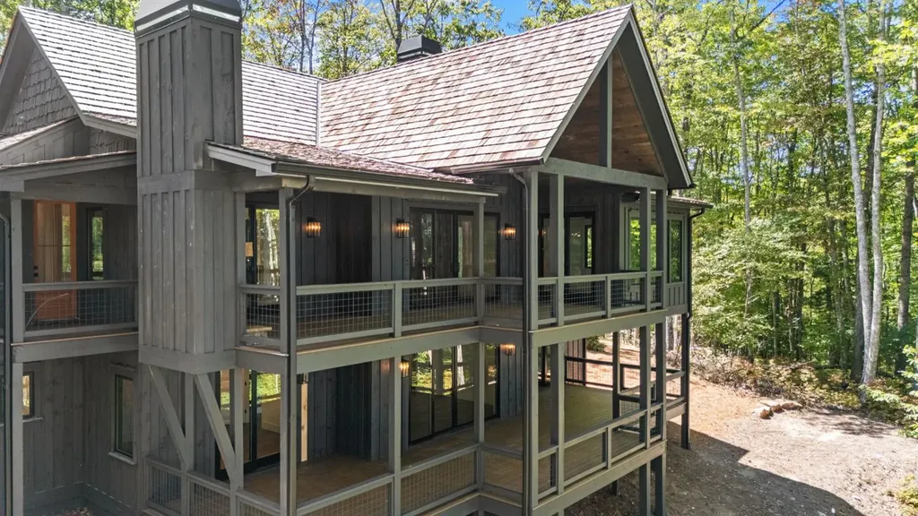 906 New Settlers Way Glenville NC 28736