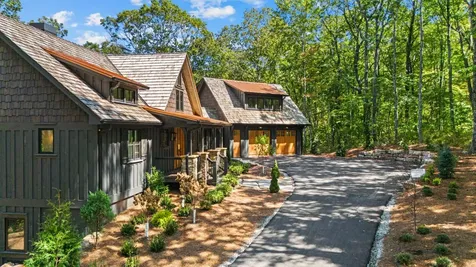 906 New Settlers Way Glenville NC 28736