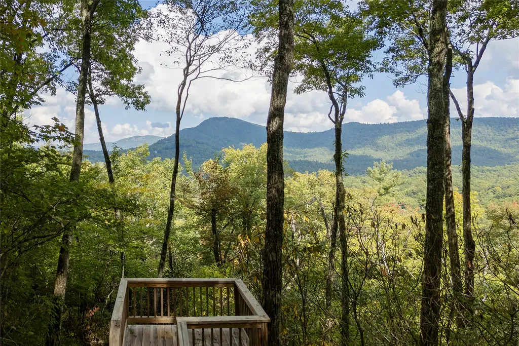 ME3 Old Chimney Road Cashiers NC 28717