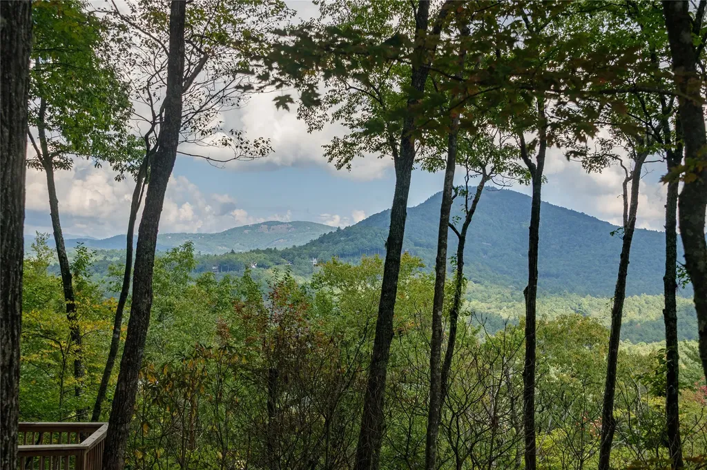 ME3 Old Chimney Road Cashiers NC 28717