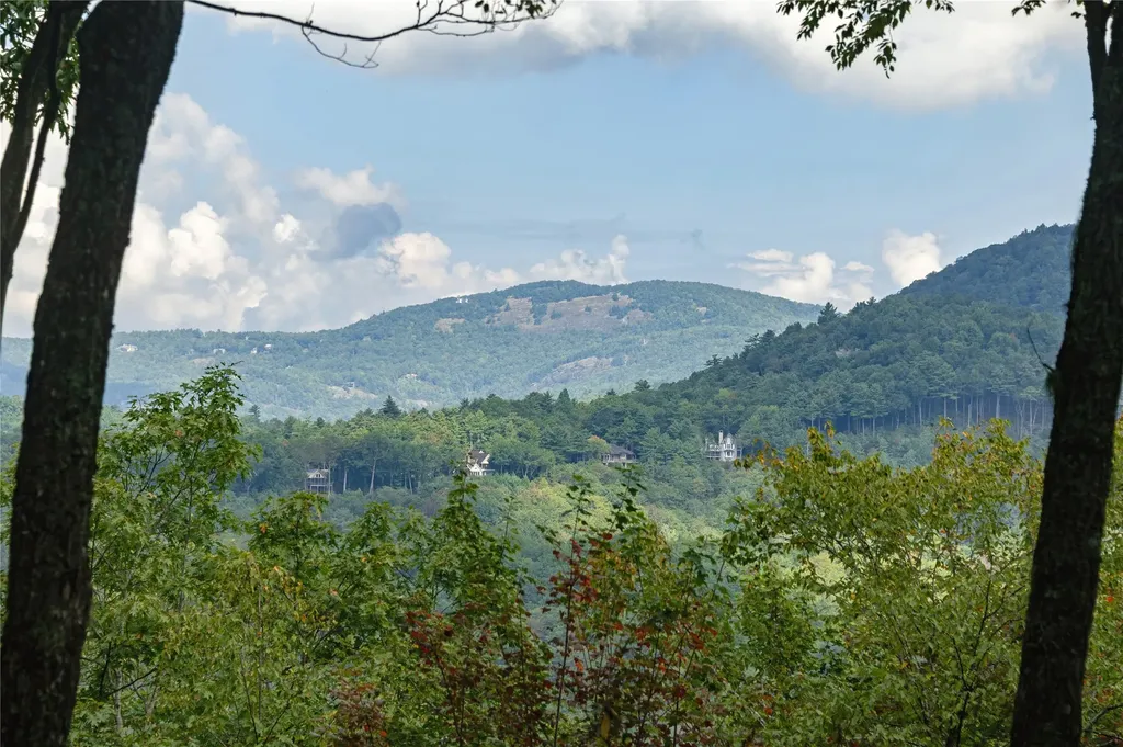 ME3 Old Chimney Road Cashiers NC 28717