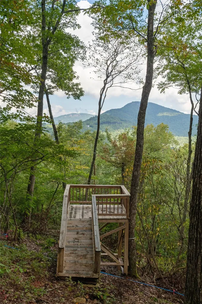 ME3 Old Chimney Road Cashiers NC 28717