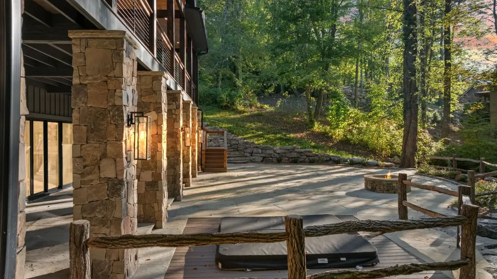 935 Glenshore Drive Cullowhee NC 28723