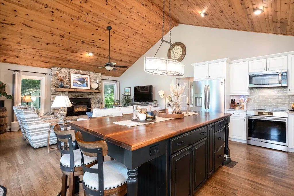 656 Far Away Hills Lake Toxaway NC 28747