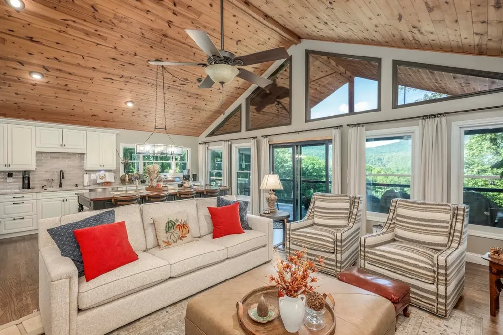 656 Far Away Hills Lake Toxaway NC 28747