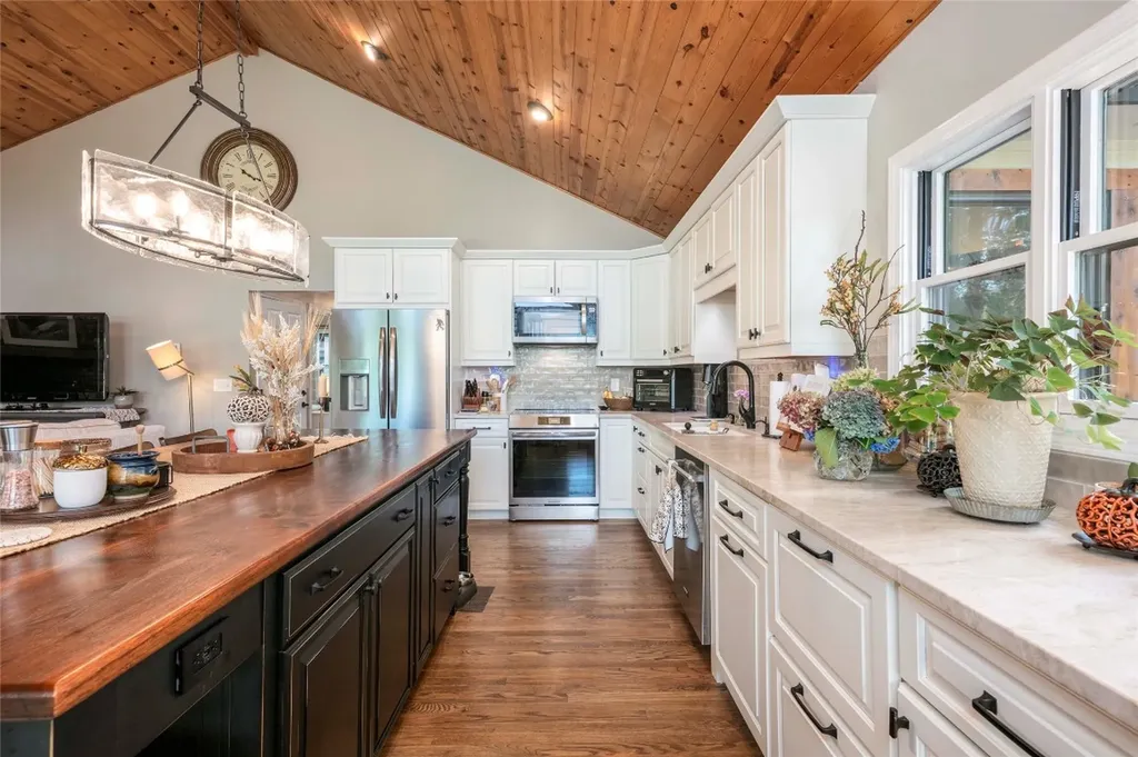 656 Far Away Hills Lake Toxaway NC 28747